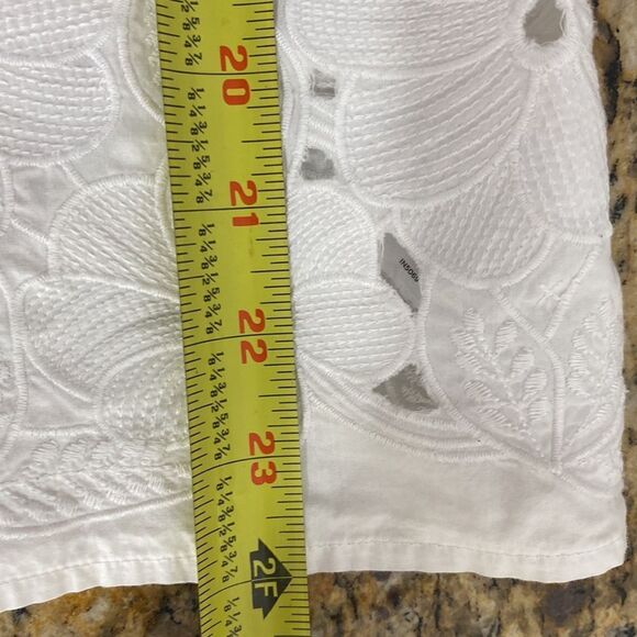Talbots White Cotton Eyelet Floral Pattern Tie Neck Top Blouse Size M - Picture 7 of 7